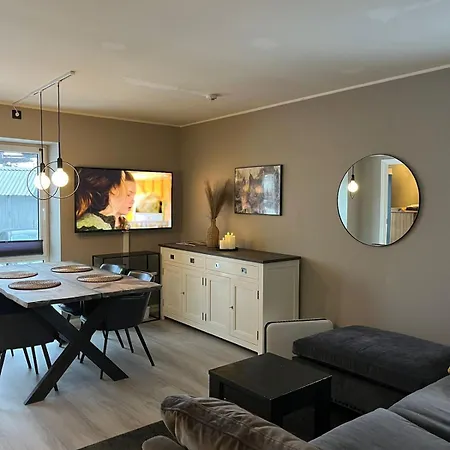 Modern & - Free Parking & Stylish Decor