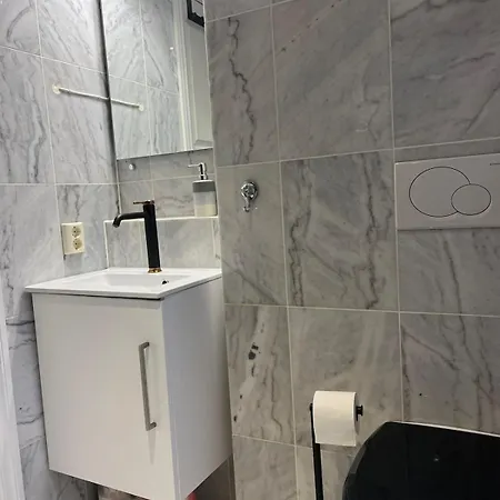 Modern & - Free Parking & Stylish Decor Voss