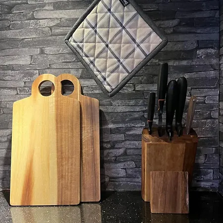 Modern & - Free Parking & Stylish Decor Voss