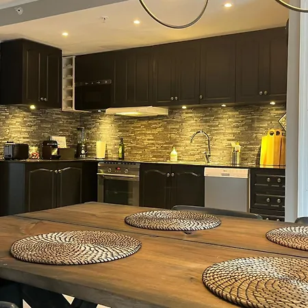 Modern & - Free Parking & Stylish Decor Voss